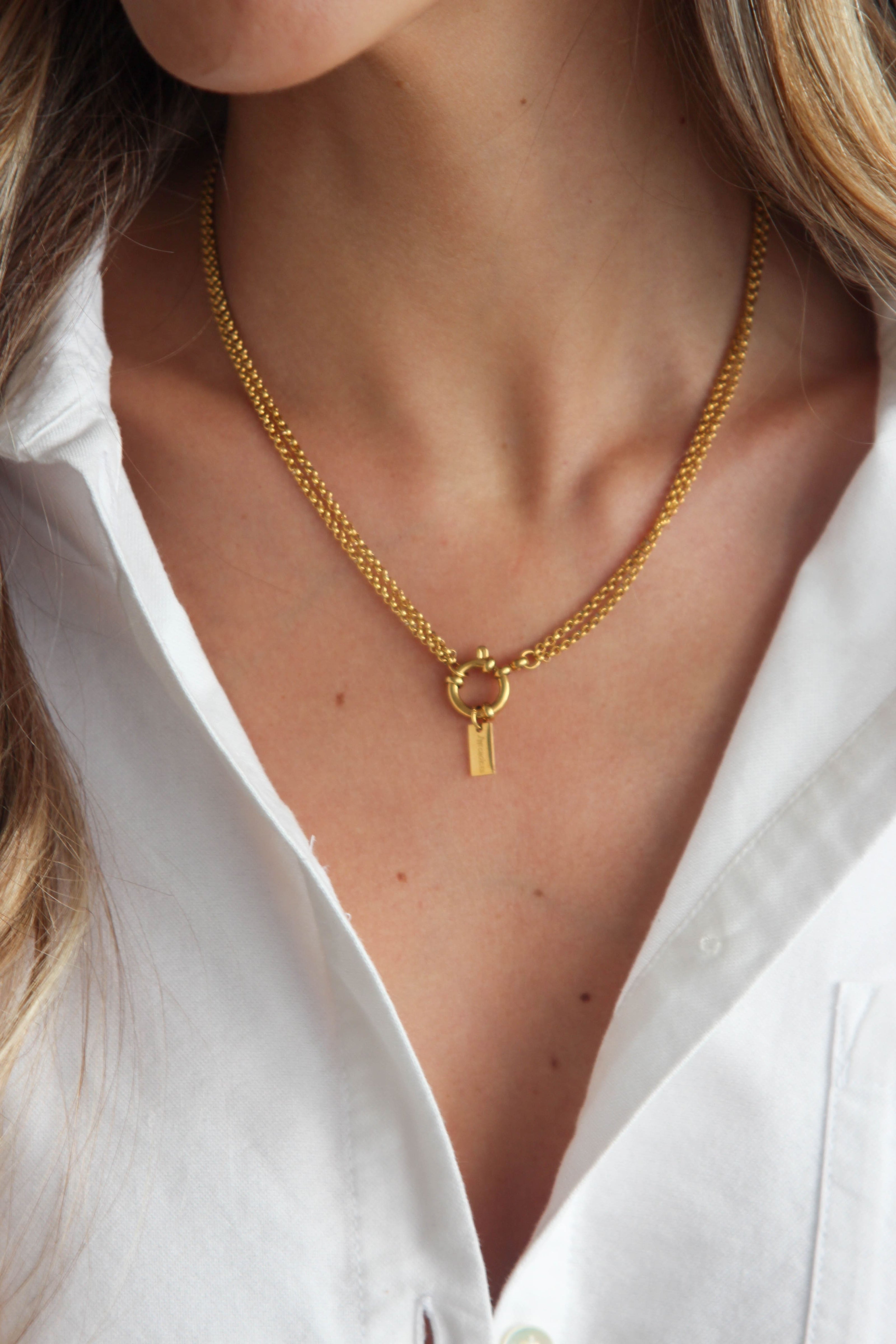 Colar em Aço Dourado Duplo com Letra e Pérola Removíveis