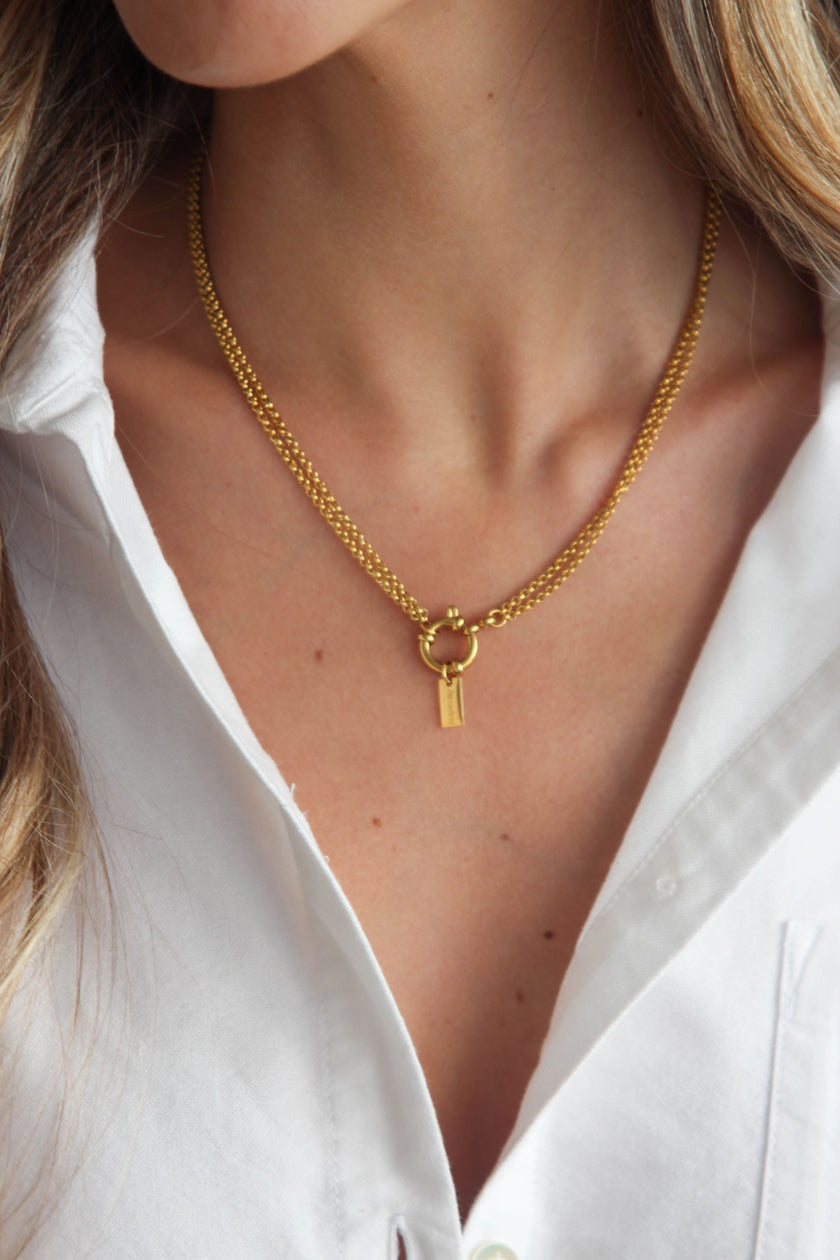 Colar em Aço Dourado 2 em 1 com Letra e Pérola Removíveis