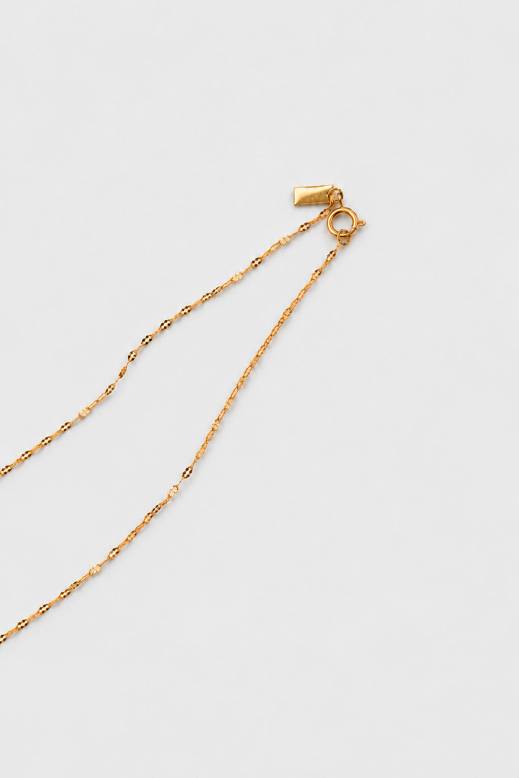Colar em Aço Dourado Minimalista Torcido