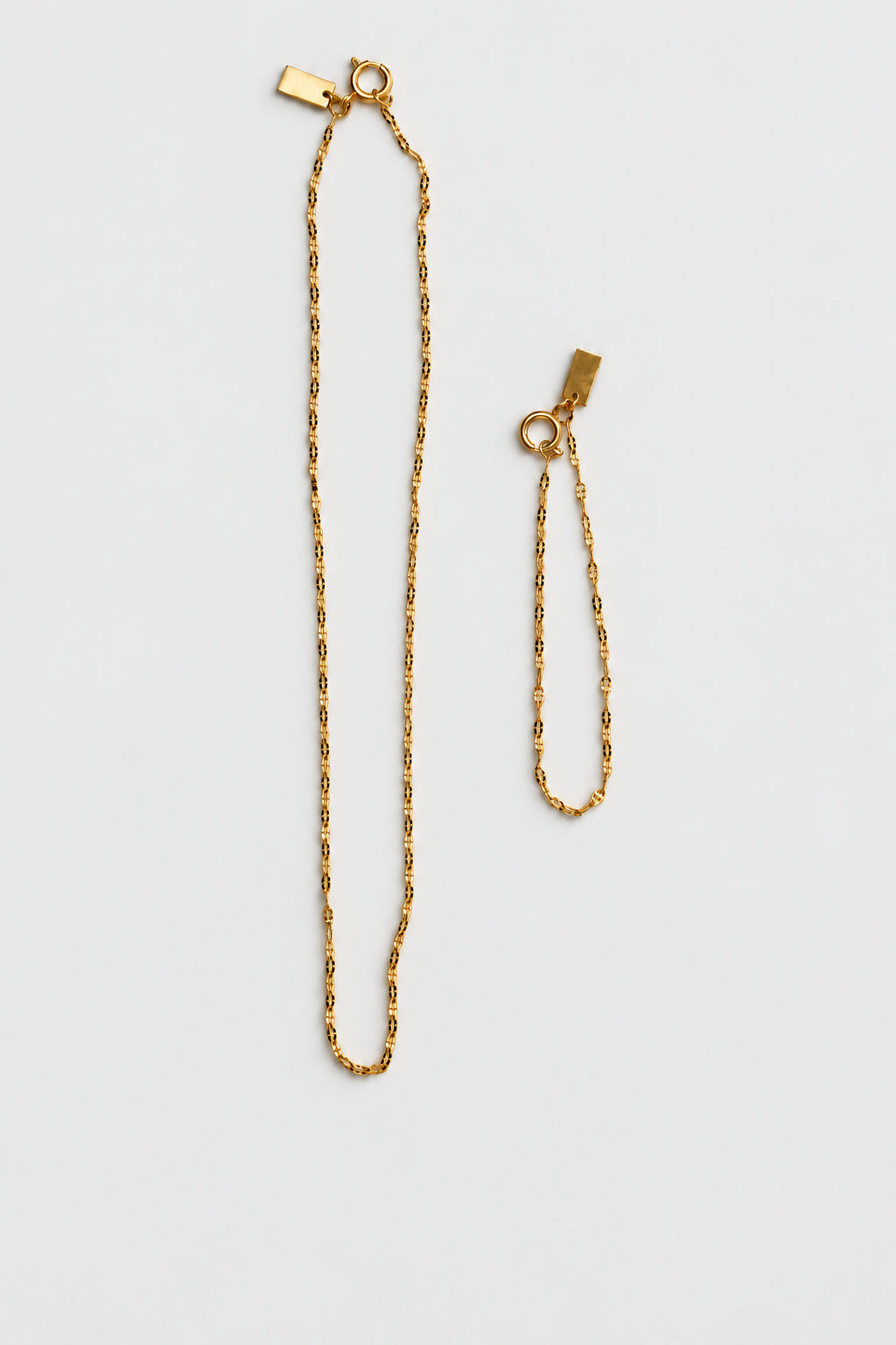 Colar em Aço Dourado Minimalista Torcido