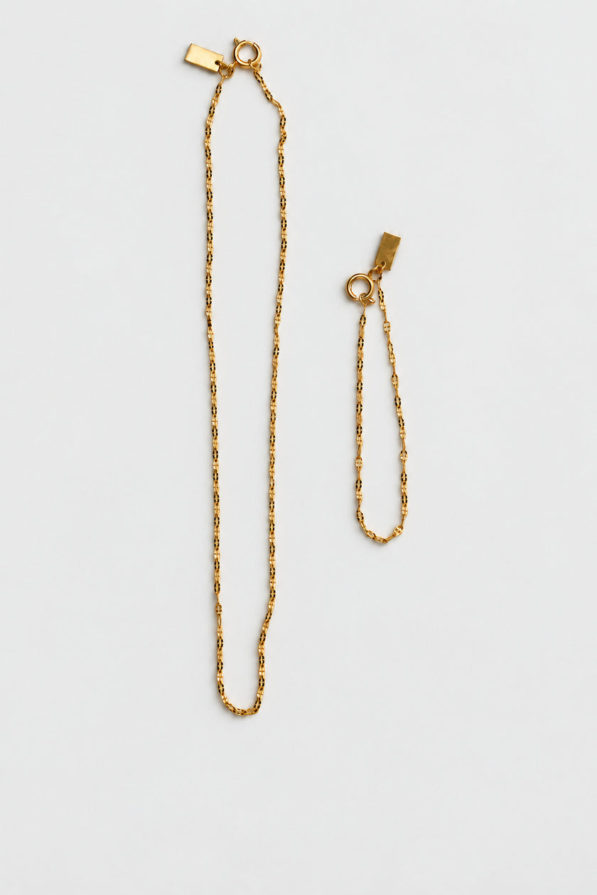 Colar em Aço Dourado Minimalista Torcido