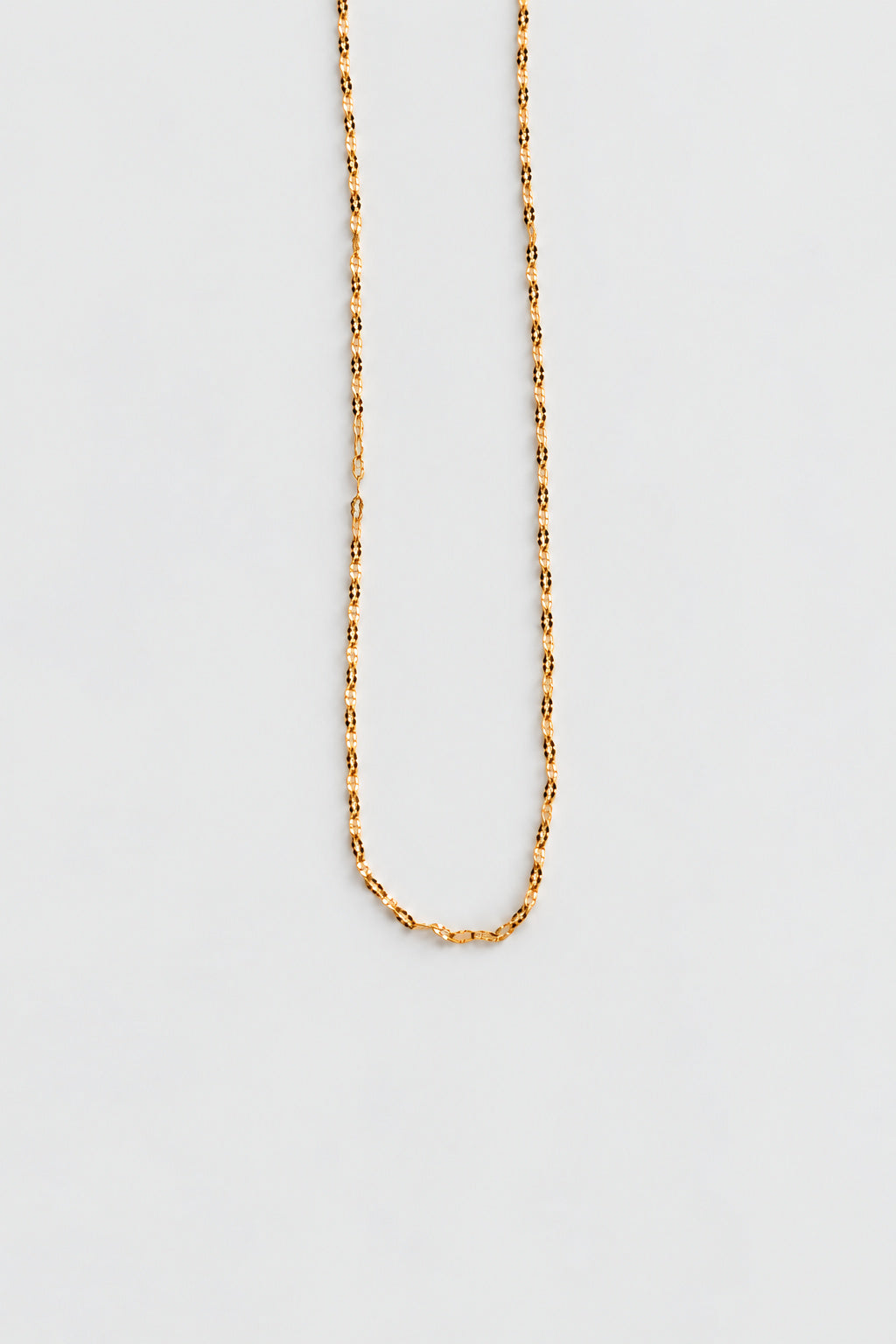 Colar em Aço Dourado Minimalista Torcido