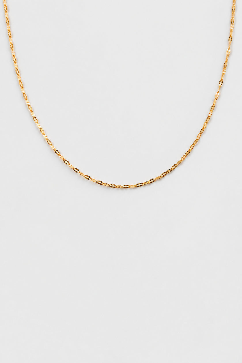 Colar em Aço Dourado Minimalista Torcido