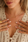 Colar em Aço Dourado Minimalista com Bolinhas