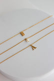 Colar em Aço Dourado Triplo com Letra