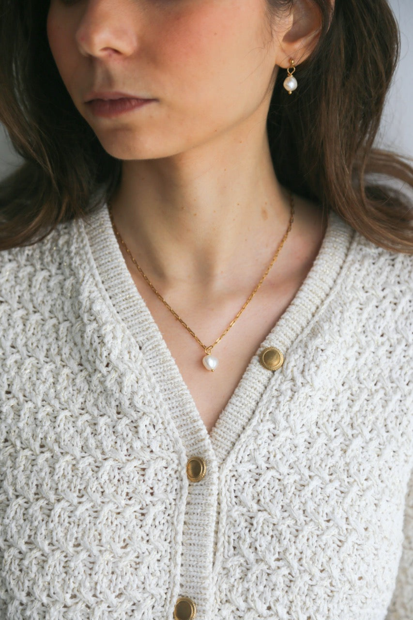 Colar em Aço Dourado com Malha Retangular e Pérola Natural