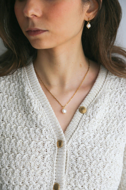 Colar em Aço Dourado com Malha Retangular e Pérola Natural