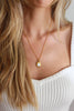 Colar em Aço Dourado com Pendente Rectangular Trabalhado e Madrepérola