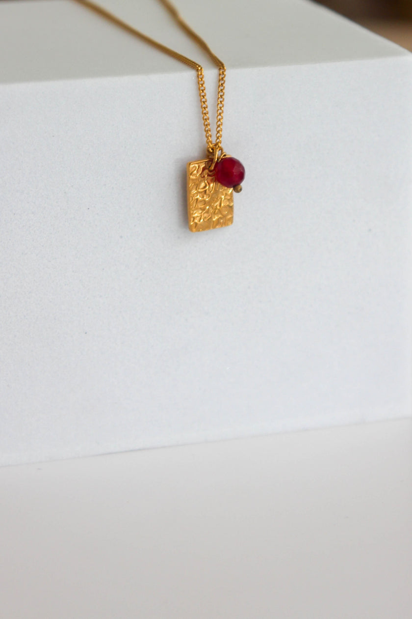 Colar em Aço Dourado com Pendente Rectangular e Pedra Ágata