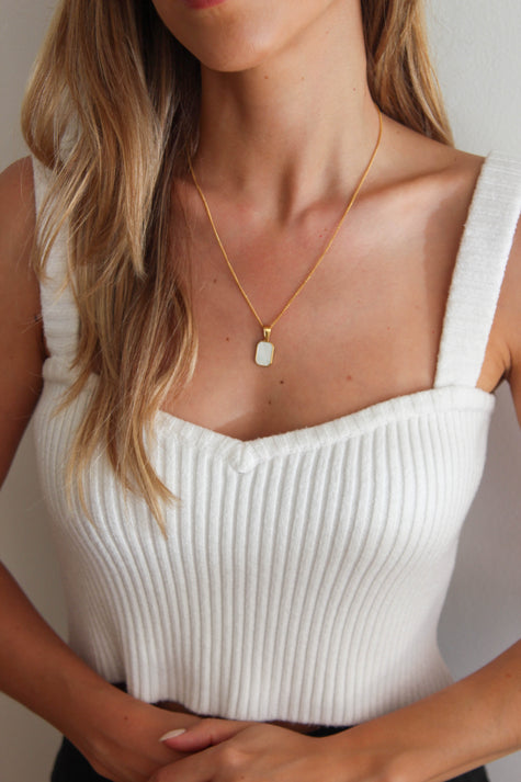 Colar em Aço Dourado com Pendente Rectangular em Madrepérola