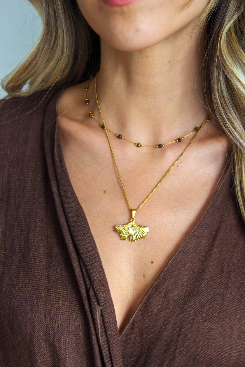 Colar em Aço Dourado ou Prateado com Folha de Ginkgo Biloba