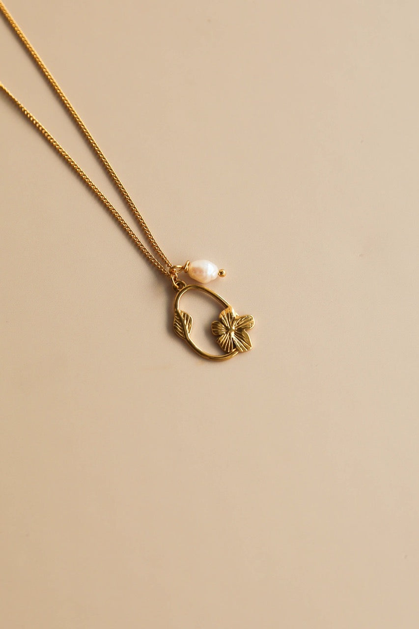 Colar em Aço com Pendente Flor e Pérola Natural