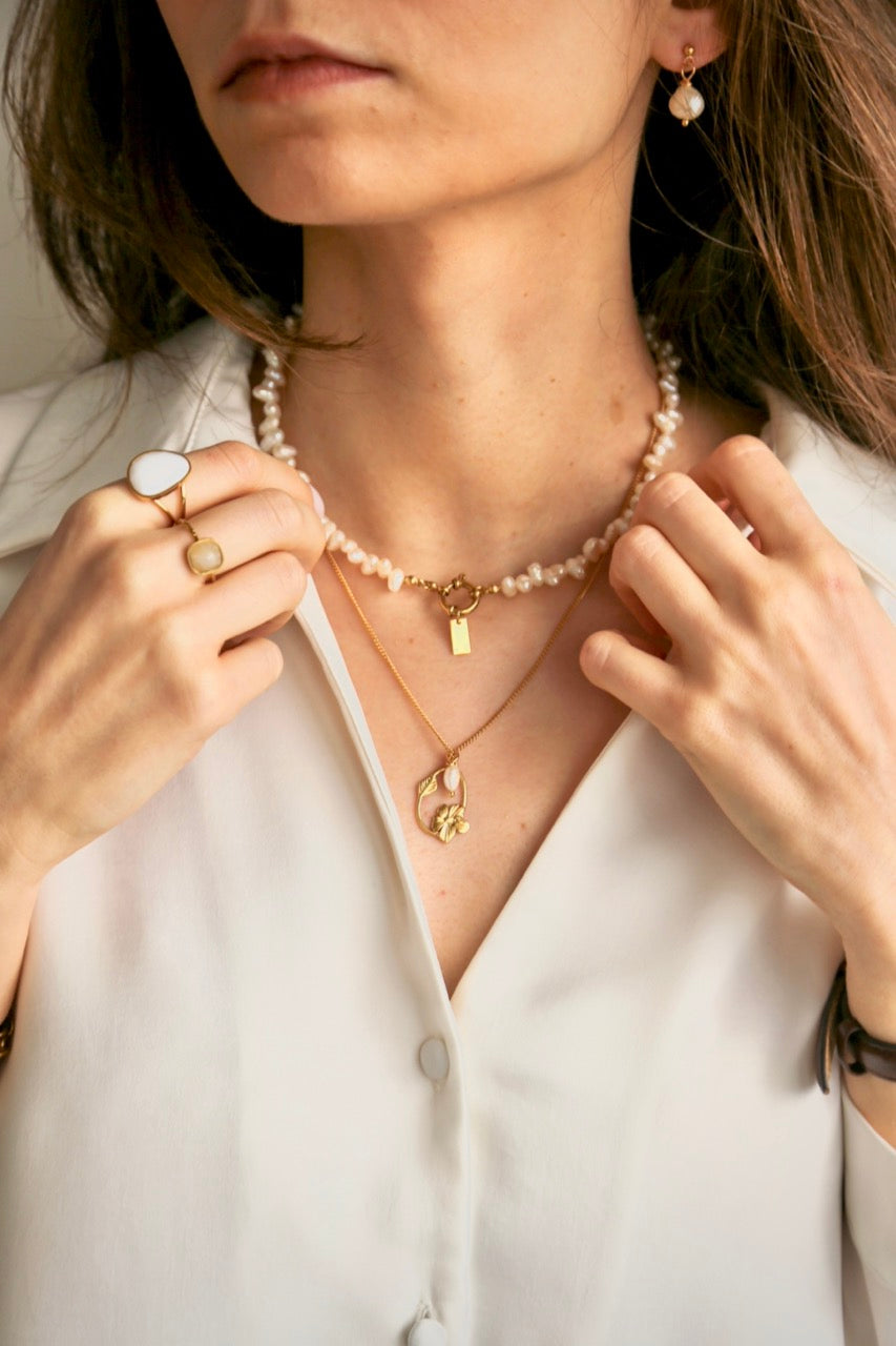 Colar em Aço com Pendente Flor e Pérola Natural