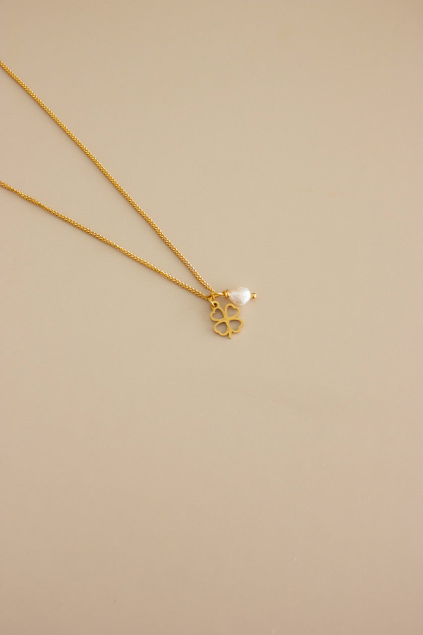 Colar em Aço com Trevo de Quatro Folhas e Pérola em Dourado ou Prateado