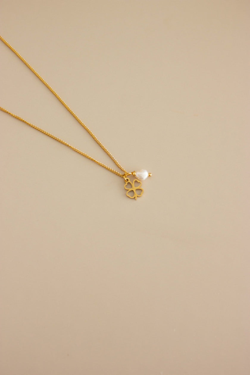 Colar em Aço com Trevo de Quatro Folhas e Pérola em Dourado ou Prateado