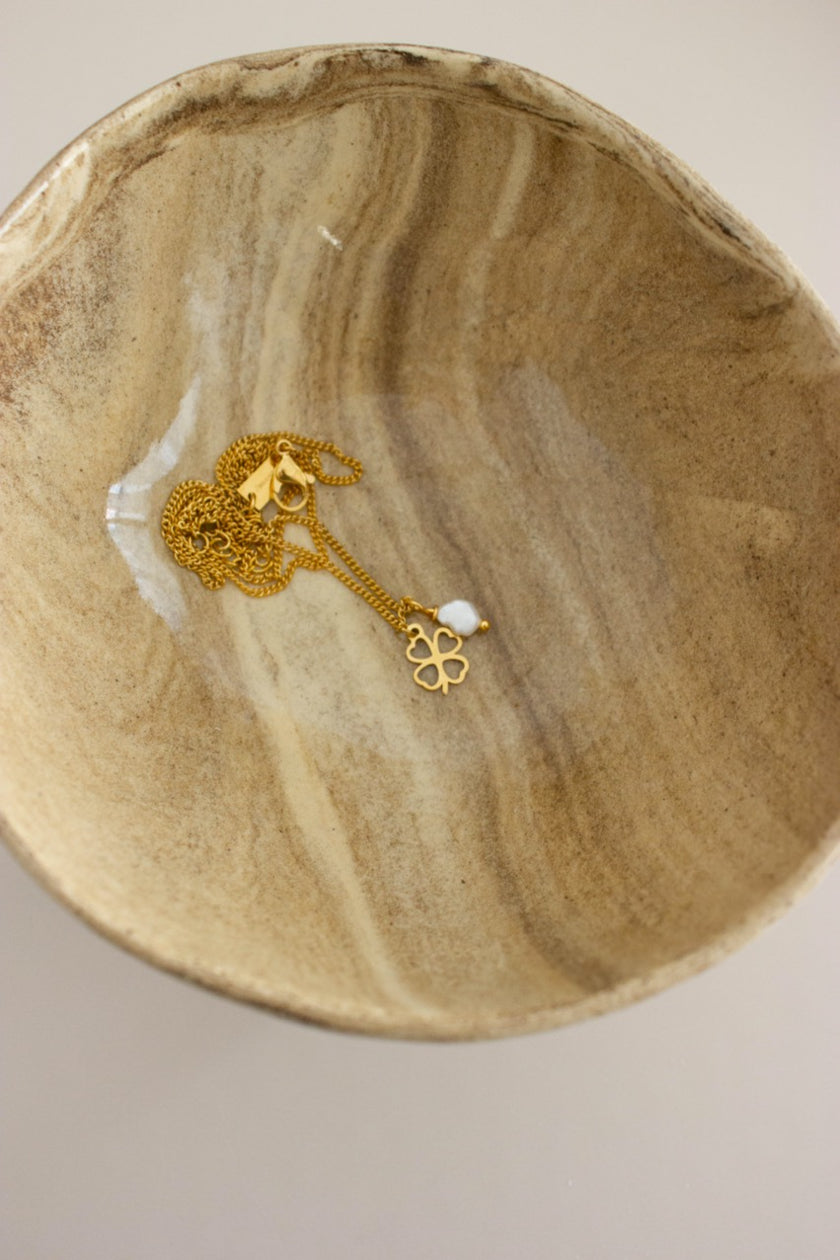 Colar em Aço com Trevo de Quatro Folhas e Pérola em Dourado ou Prateado
