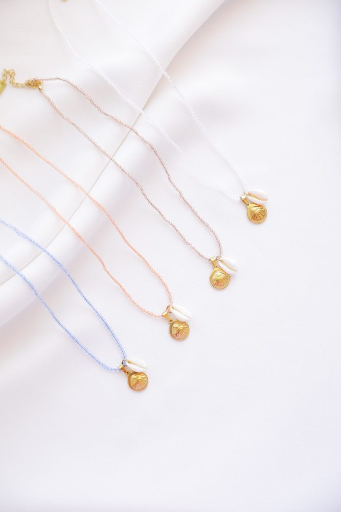 Colares Coloridos com Búzio e Concha