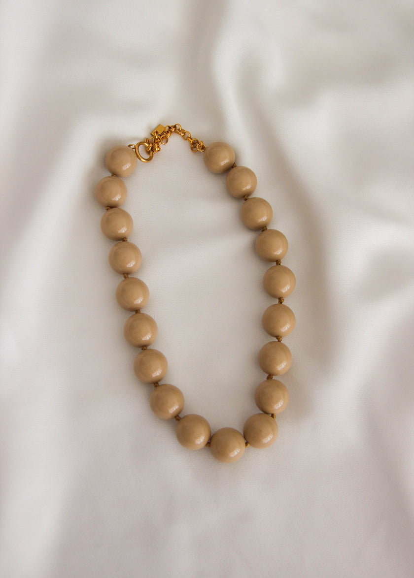 Colares com Bolas Grandes em Resina Cremes e Beges
