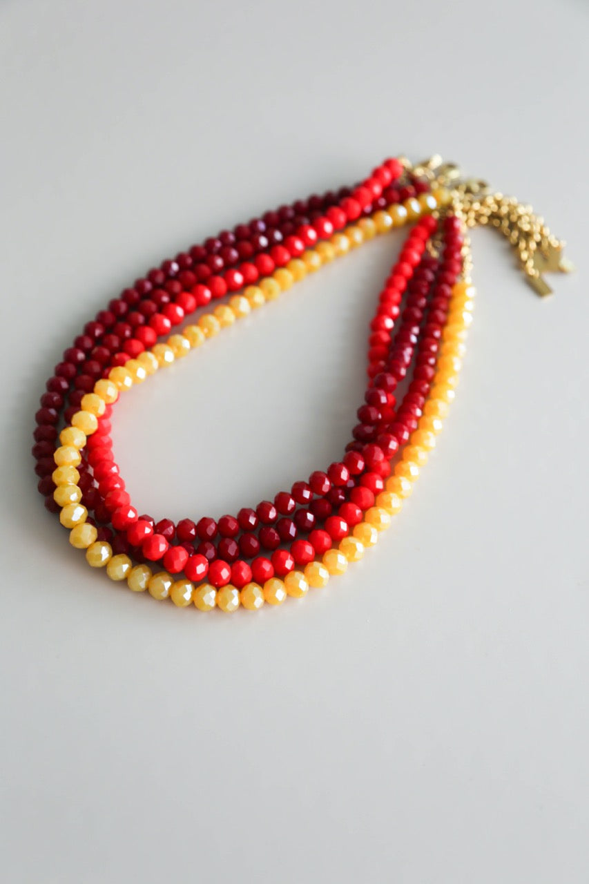 Colares de Cristal Coloridos com Tons Vermelhos