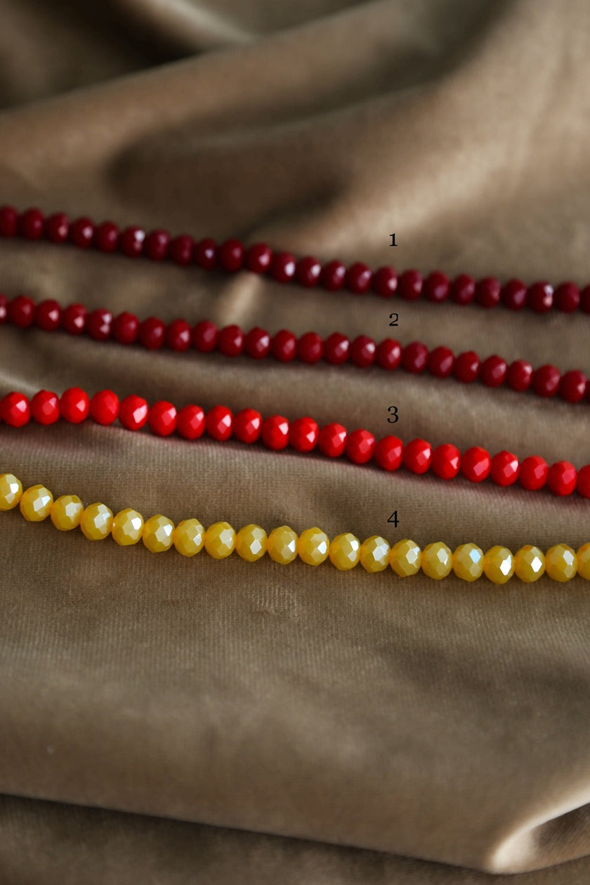 Colares de Cristal Coloridos com Tons Vermelhos