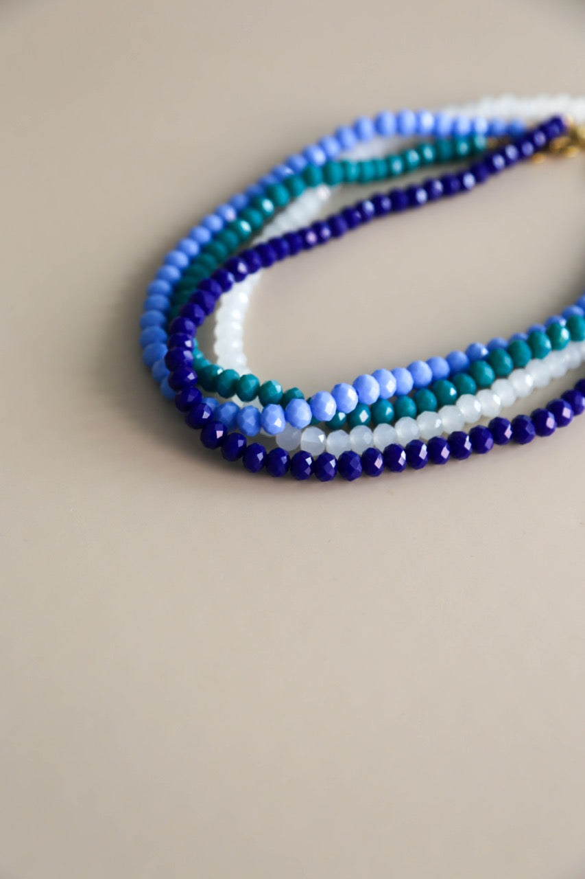 Colares de Cristal Coloridos em Tons Azuis