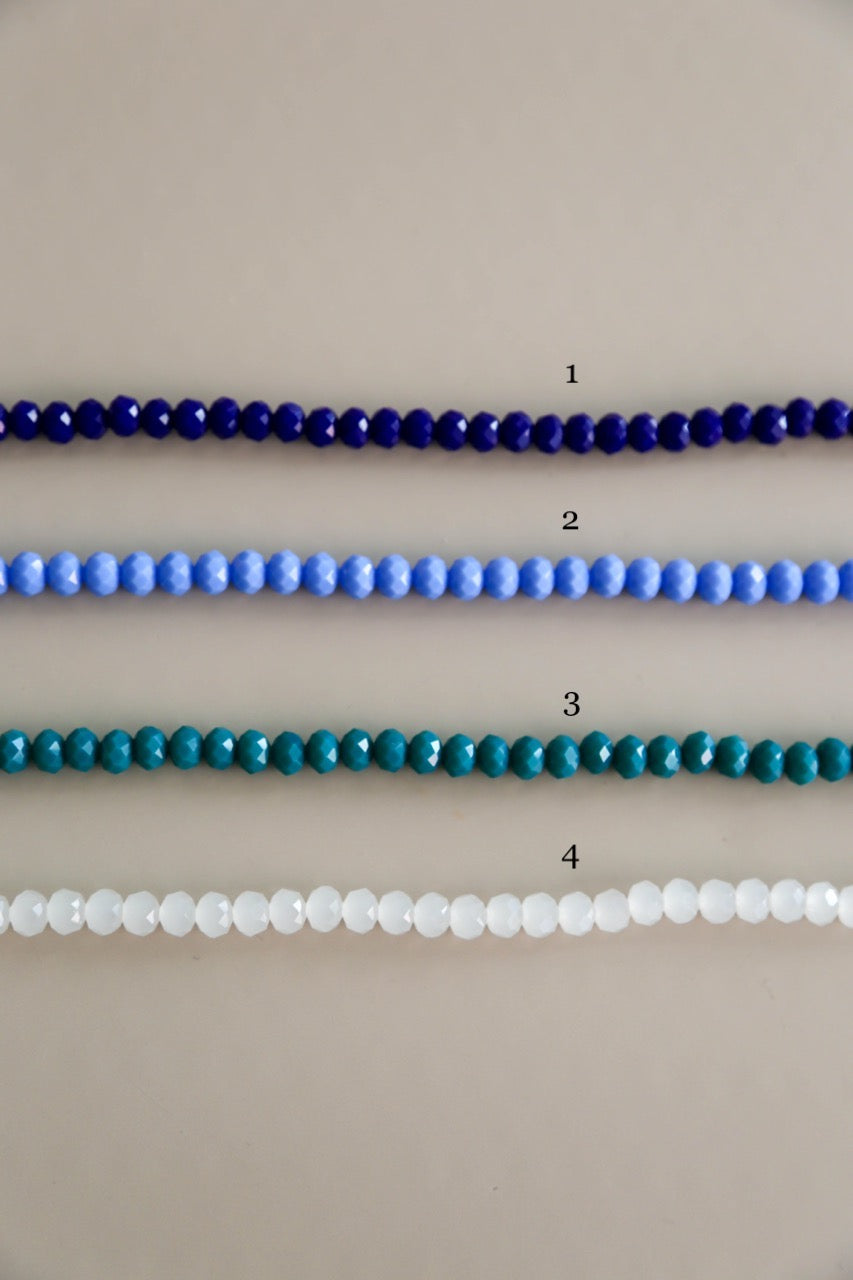 Colares de Cristal Coloridos em Tons Azuis