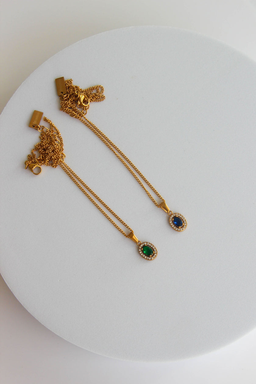 Colares em Aço Dourados com Pendentes Verde e Azul e Brilhantes à volta