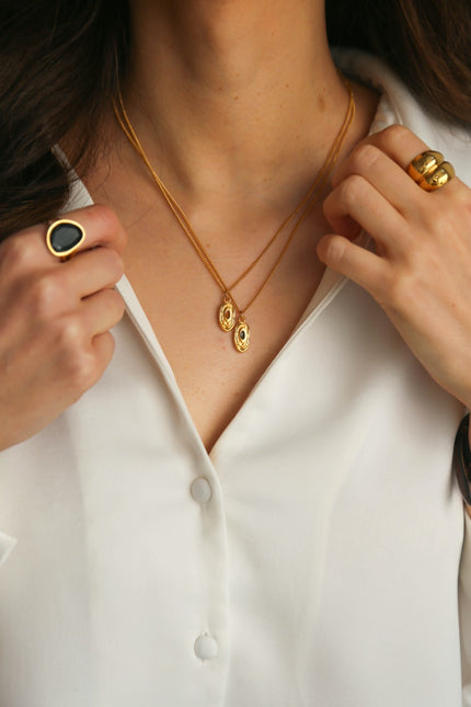 Colares em Aço com Pendentes Ovais Castanho e Preto