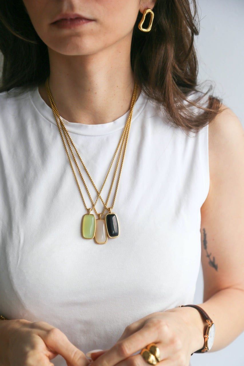 Colares em Aço com Pendentes Verde, Preto e Creme