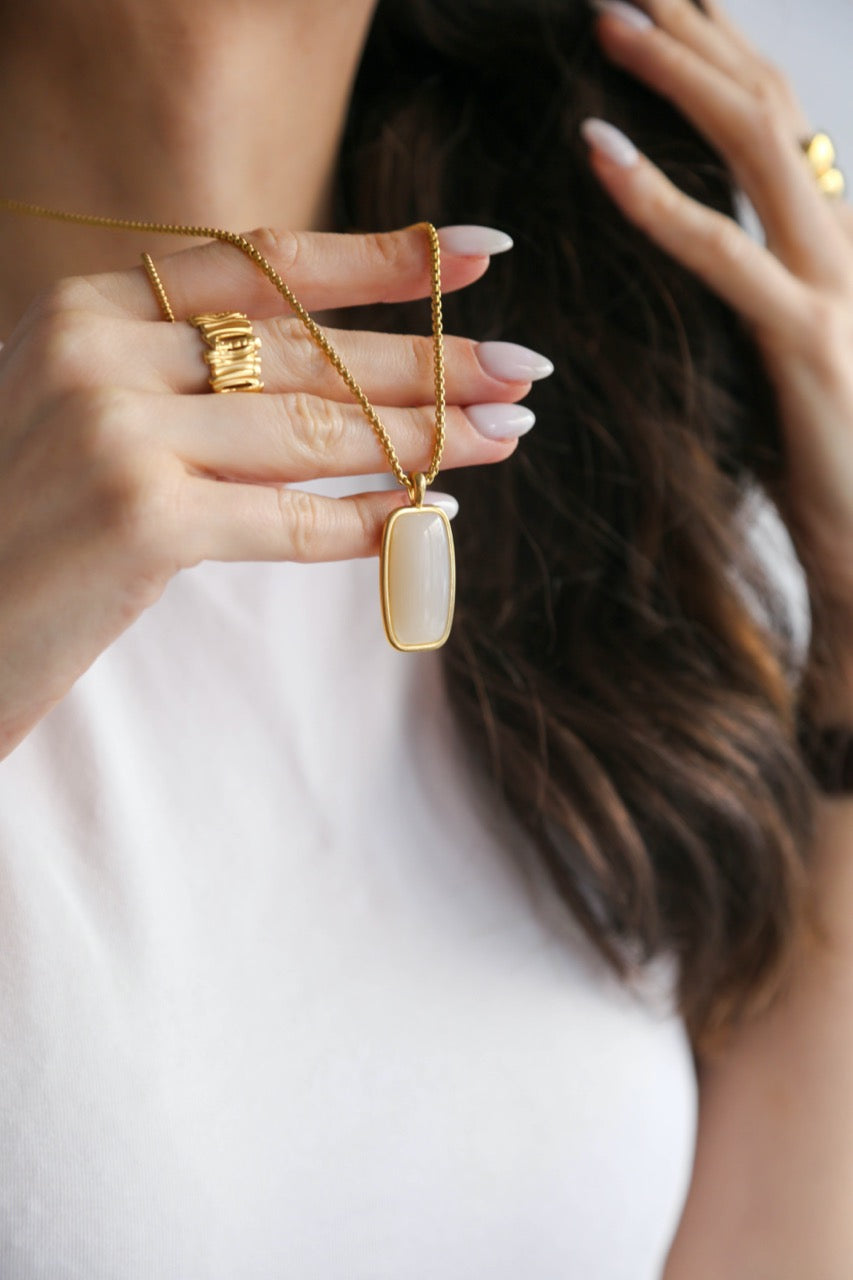 Colares em Aço com Pendentes Verde, Preto e Creme