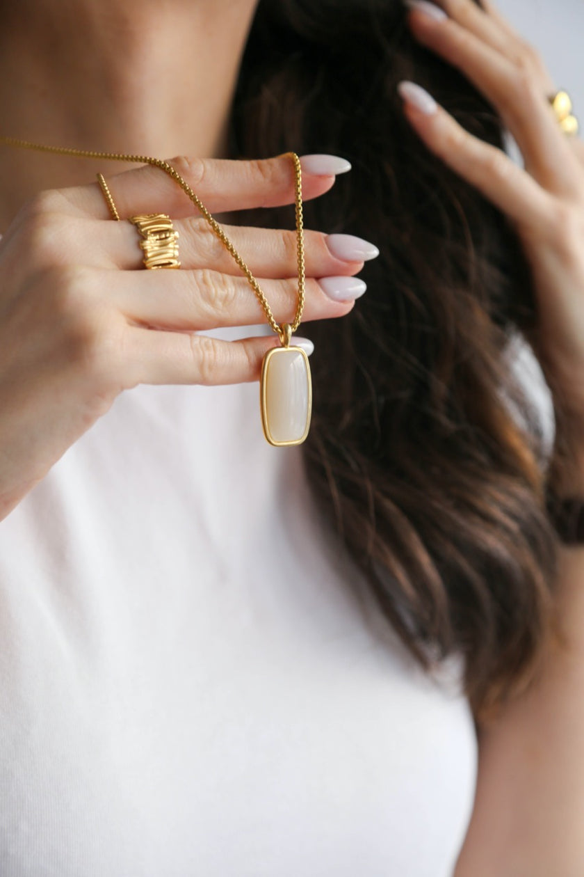 Colares em Aço com Pendentes Verde, Preto e Creme