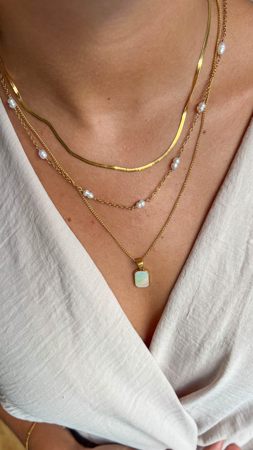 Conjunto de 3 Colares Dourados em Aço