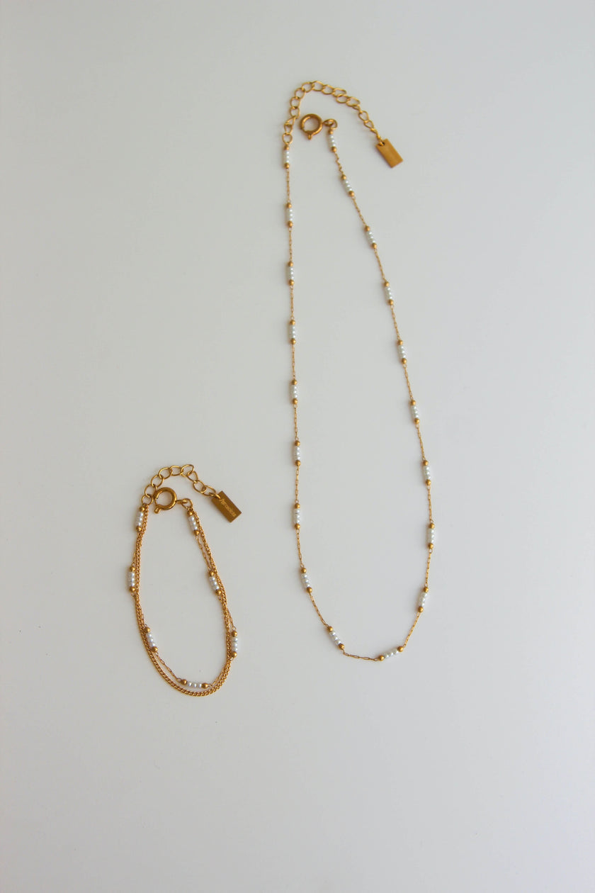 Conjunto Colar e Pulseira de Esferas e Pérolas Pequeninas