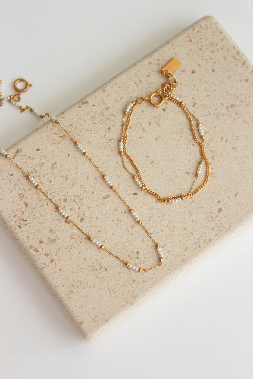 Conjunto Colar e Pulseira de Esferas e Pérolas Pequeninas