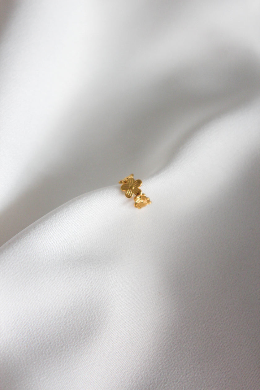 Earcuff em Aço Dourado com Flores