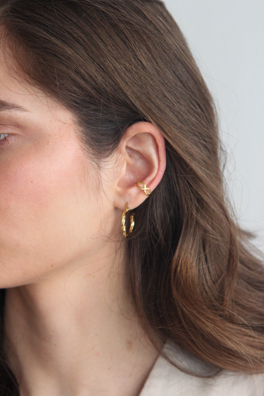 Earcuff em Aço Infinito Dourado ou Prateado