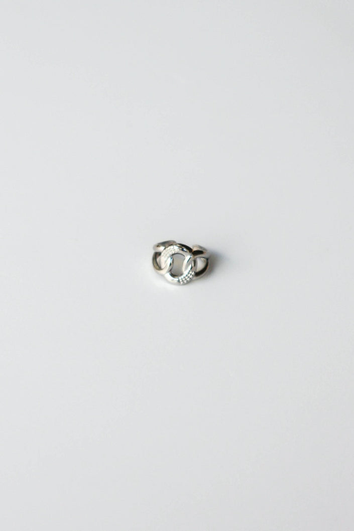 Earcuff em Aço com Nó Dourado ou Prateado