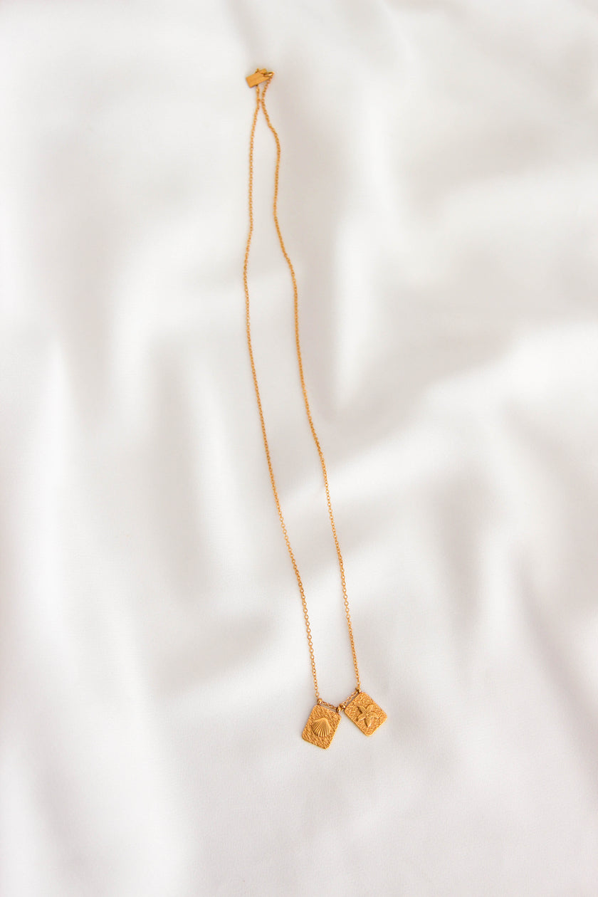 Escapulário em Aço Dourado 2 em 1 com Concha e Estrela do Mar