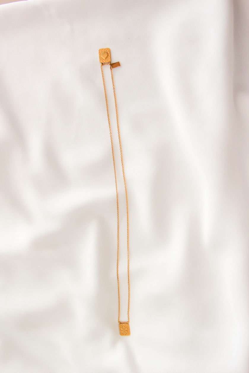 Escapulário em Aço Dourado 2 em 1 com Concha e Estrela do Mar