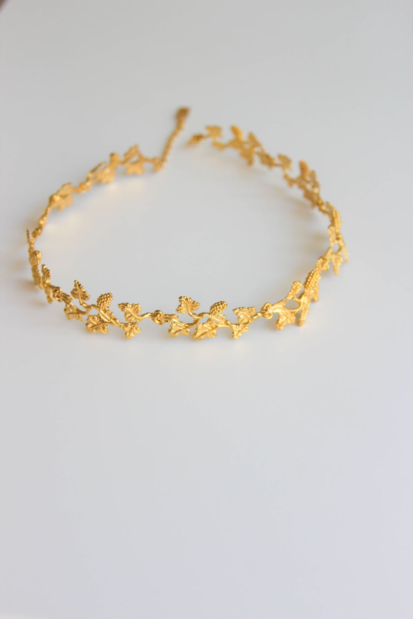 Gargantilha Dourada Floral em Latão