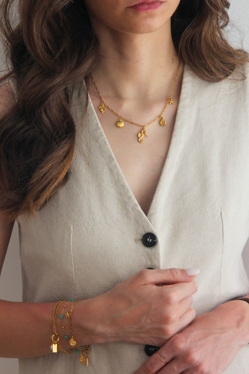 Charm Necklace Minimalista com Elementos Marinhos
