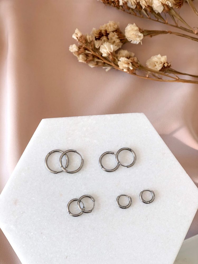 Argolas em Aço Prateadas Simples com Vários Tamanhos