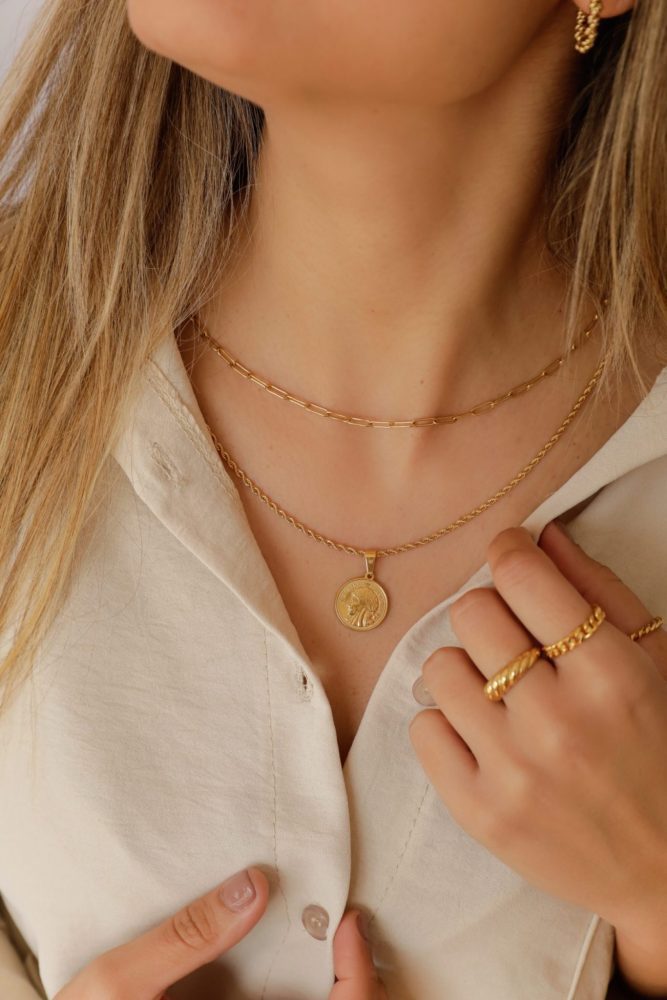 Colar em Aço Dourado Francaise