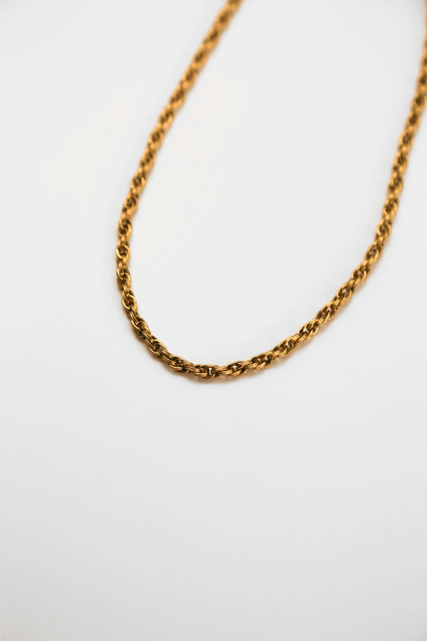 Colar em Aço Dourado ou Prateado com Corrente Torcida