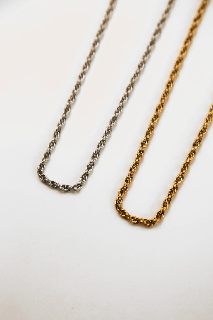 Colar em Aço Dourado ou Prateado com Corrente Torcida