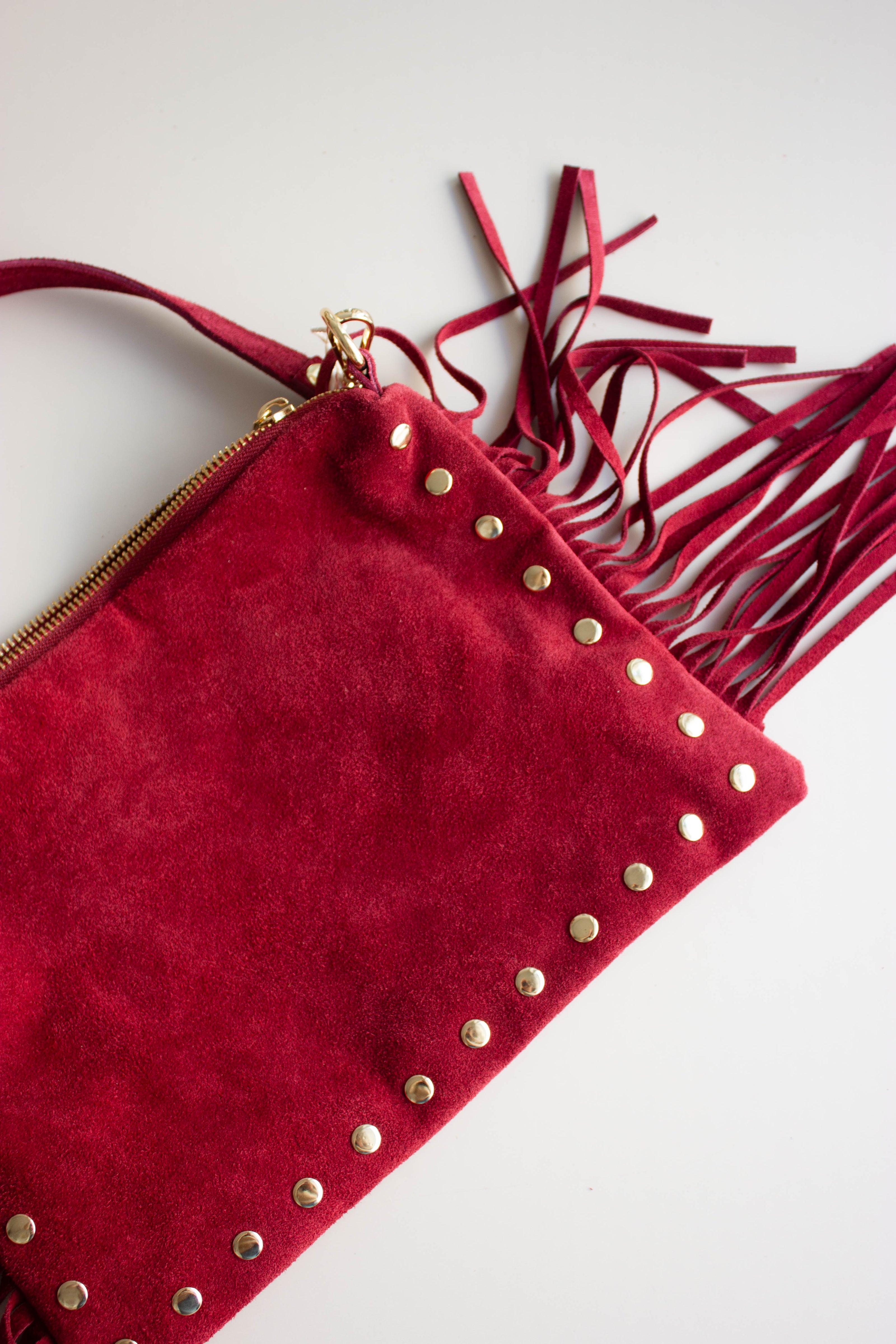 Mala de Pele Bordô com Tachas e Franjas