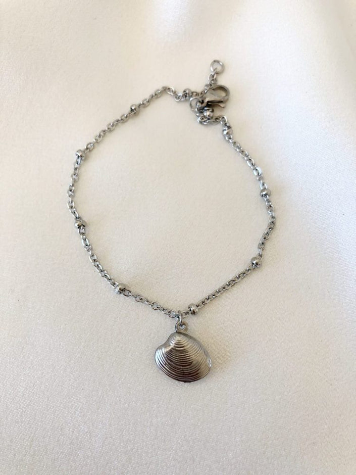 Pulseira em Aço Prateada para o Pé com Bolinhas e Concha Achatada