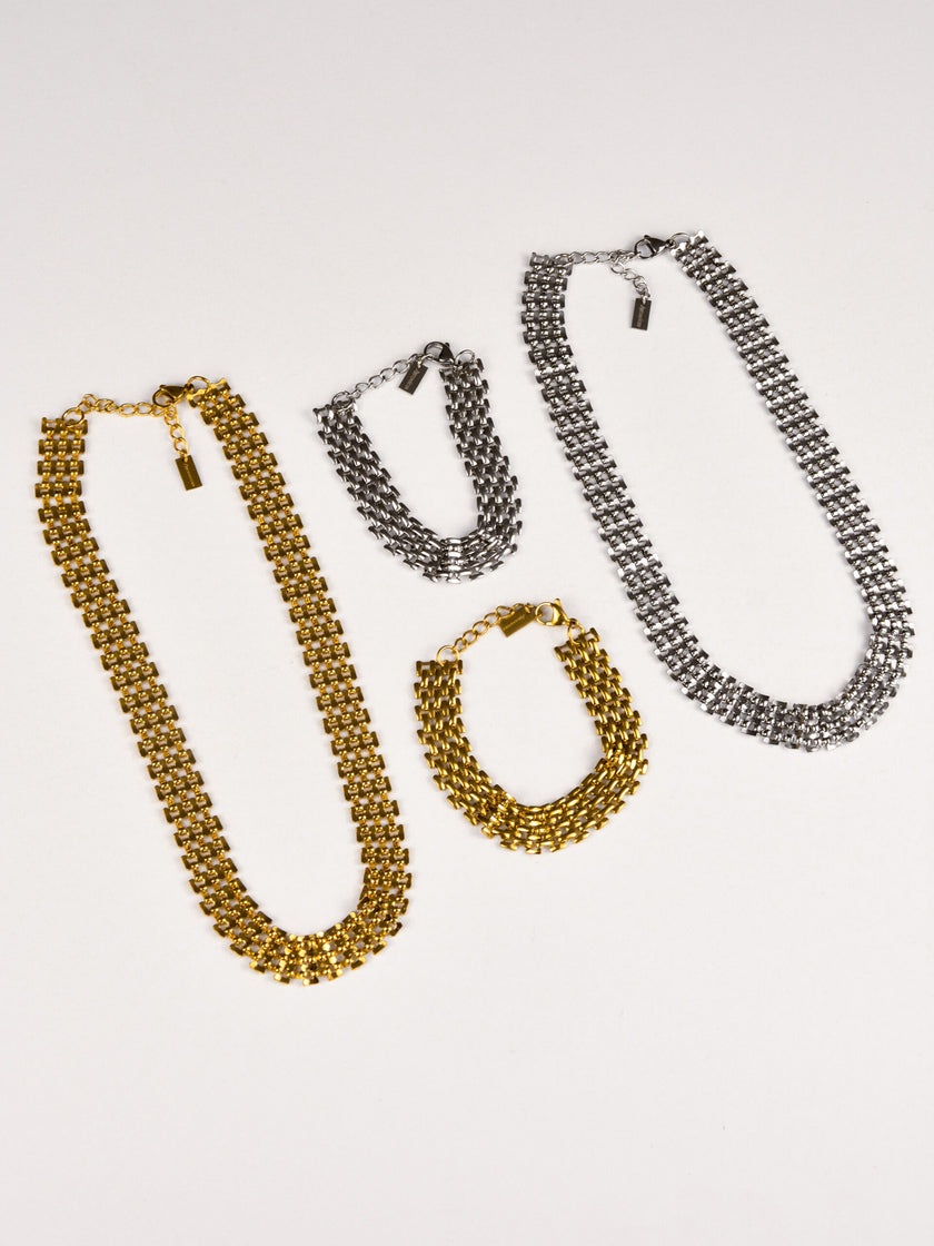 Pulseira em Aço com Malha Achatada Larga Dourada ou Prateada