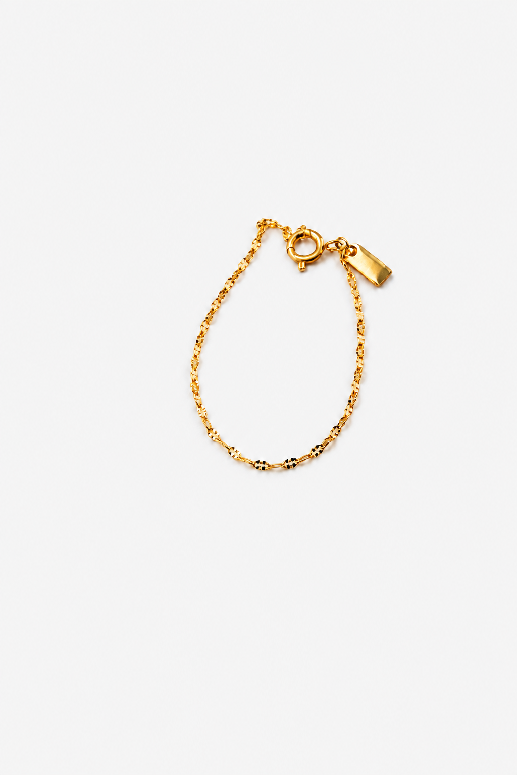 Primeira fotografia da pulseira dourada Pulseira em Aço Dourada Minimalista Torcida