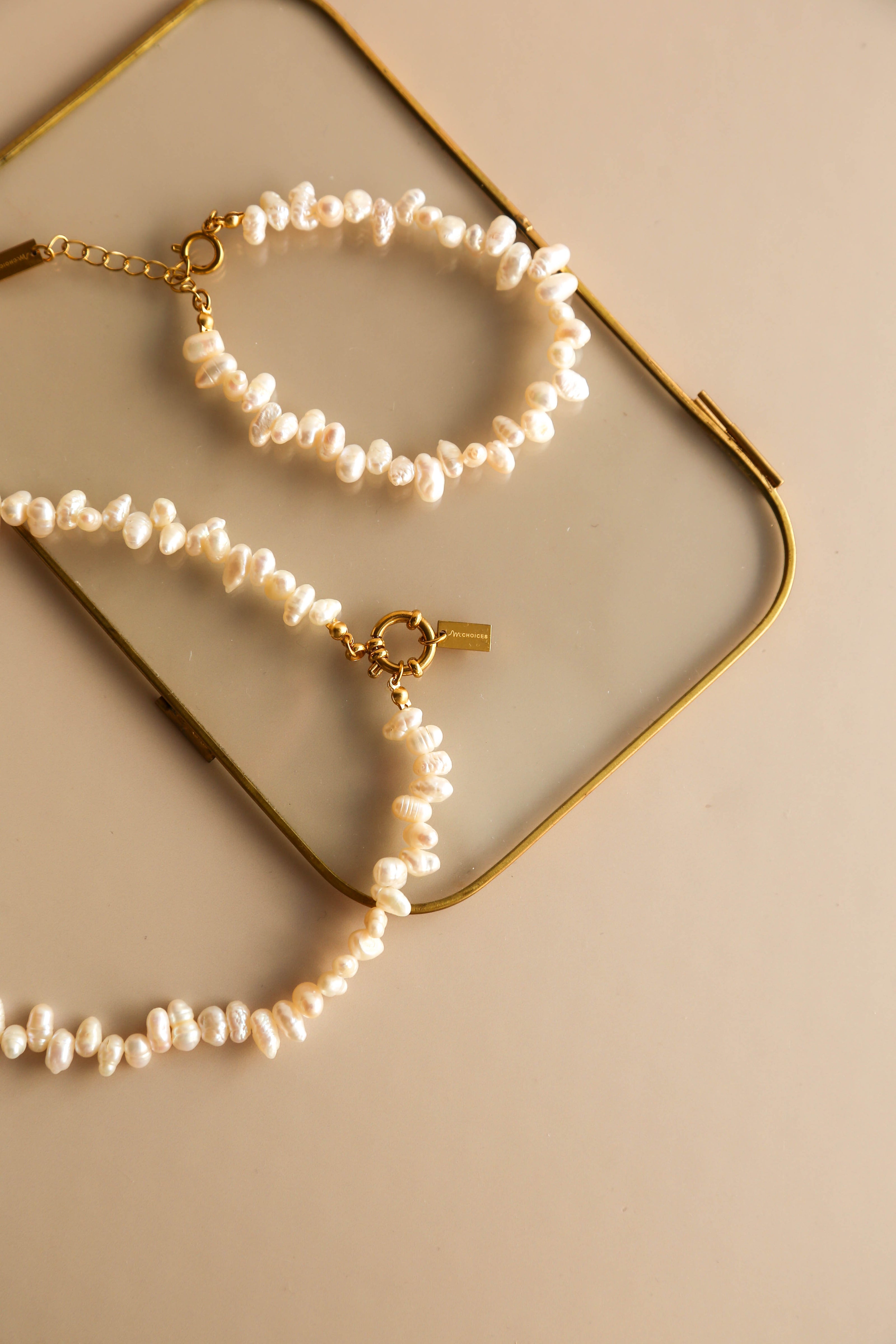 Pulseira com Pérolas Pequeninas Ovais